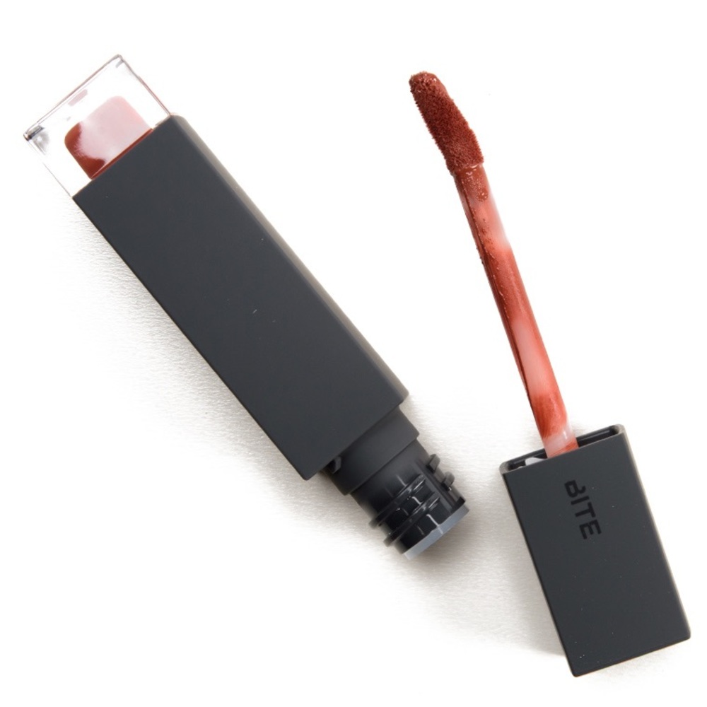 BITE BEAUTY AMUSE BOUCHE LIQUIFIED LIPSTICK. Color: YUCCA